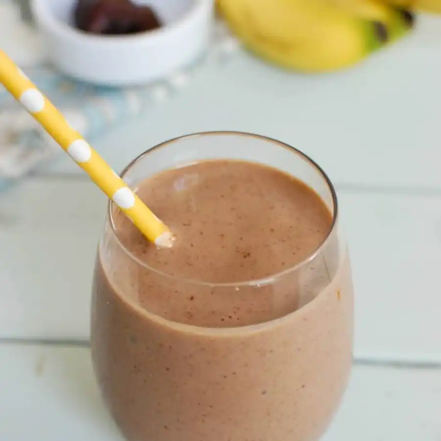 Banana Date Smoothie: Sweet & Energizing Breakfast